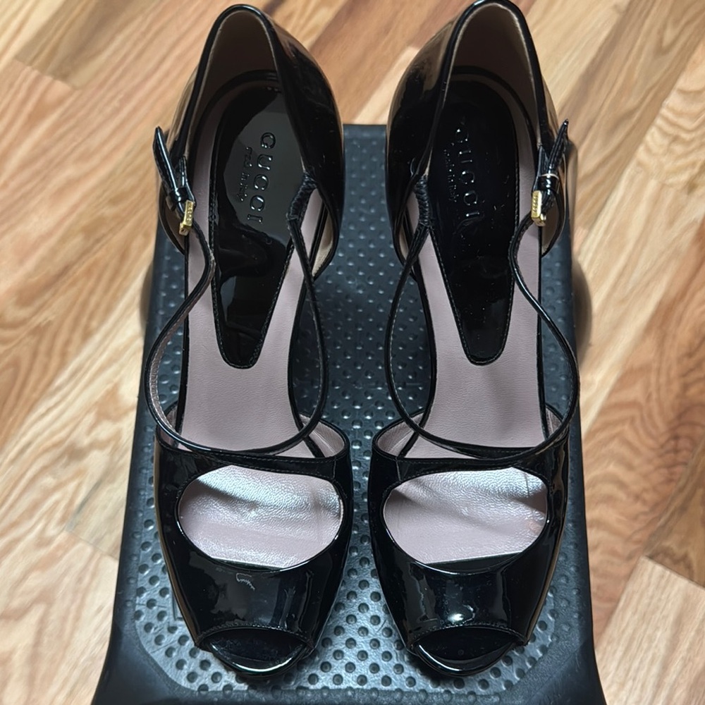 Gucci Black Heels with T-Strap Design